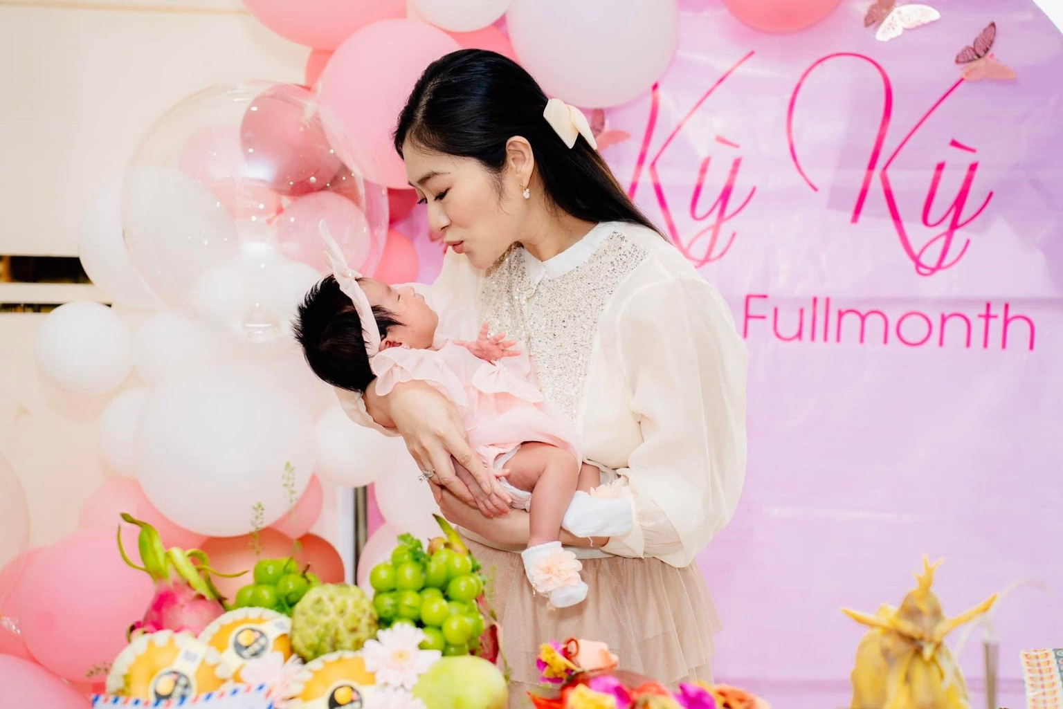 Năm 2023, diễn viên Thanh Trúc bất ngờ thông báo tạm dừng hoạt động nghệ thuật để tập trung chăm sóc gia đình. Cô cũng tiết lộ đã đăng ký kết hôn, 