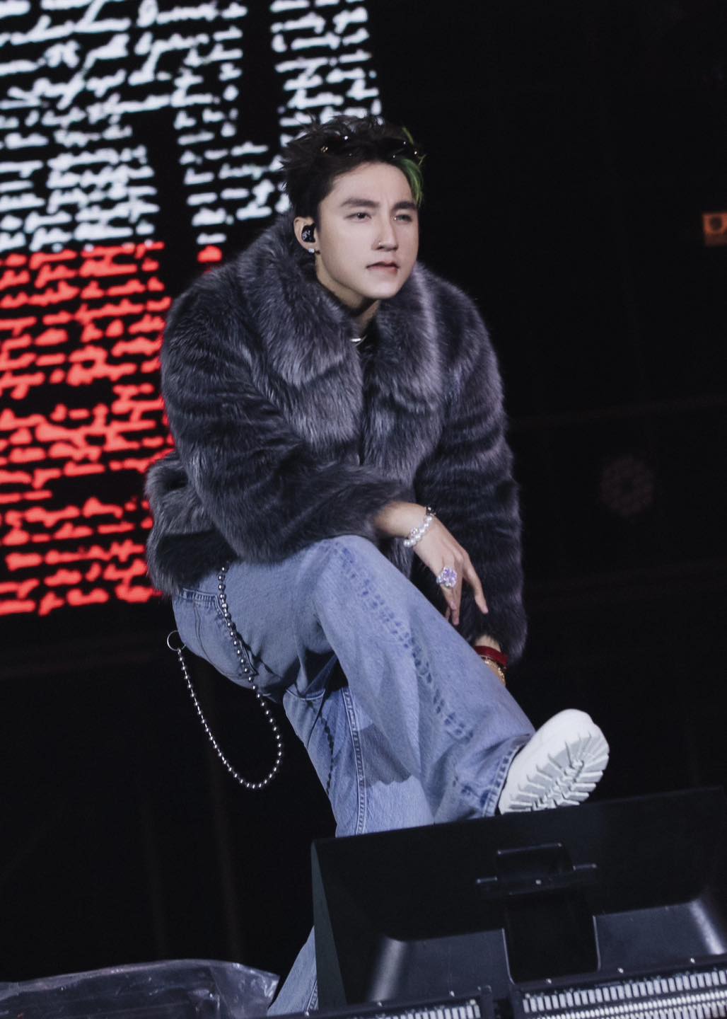 Sơn Tùng gây bão trong show mới nhất