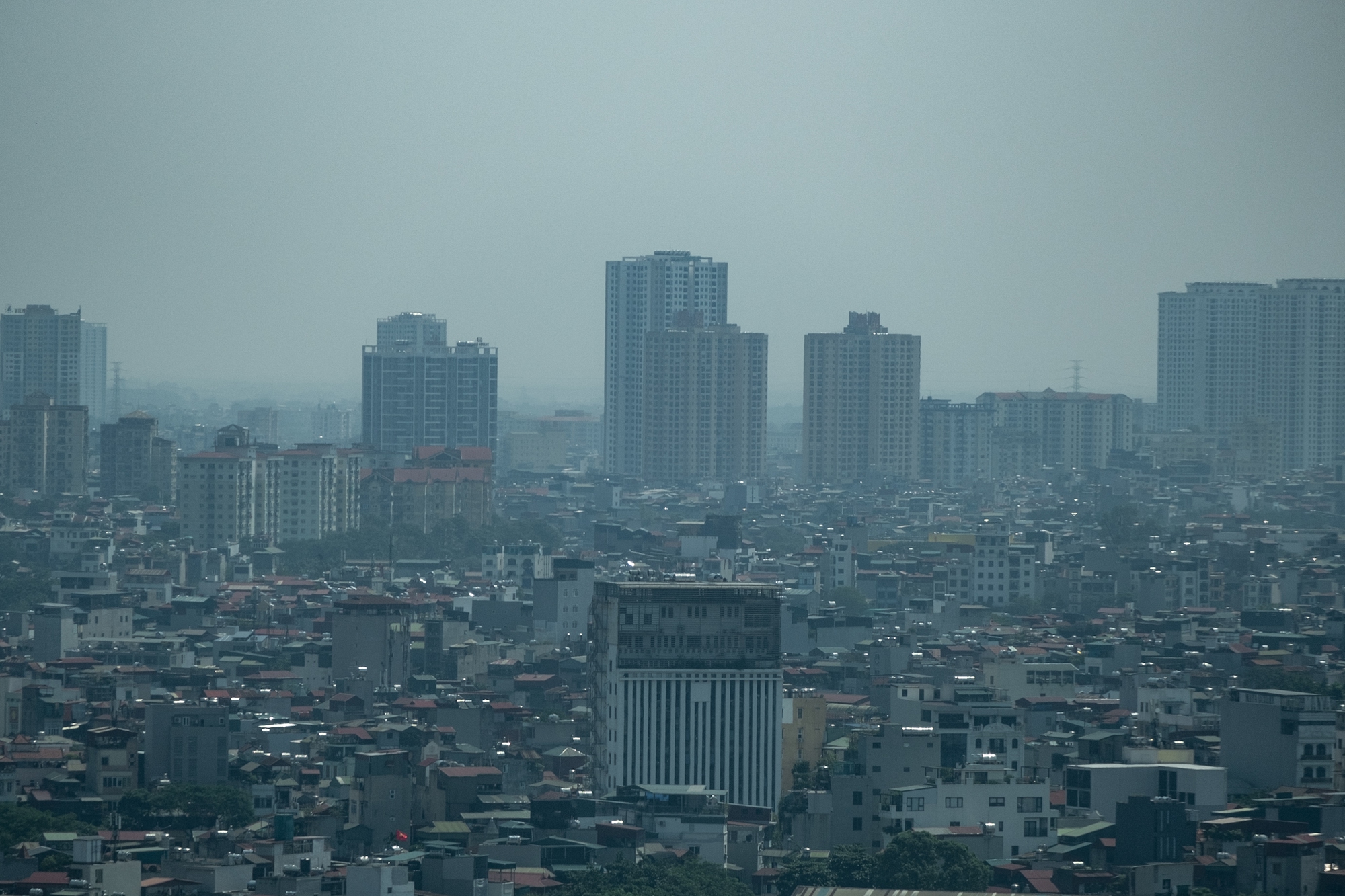 Sáng nay 7/10, Hà Nội, TP.HCM nằm trong top những thành phố lớn ô nhiễm nhất thế giới, xếp hạng theo dữ liệu của trang IQAir.