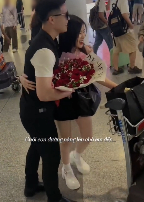 Sau 4 năm yêu online, cặp đôi lần đầu gặp nhau vào ngày 6/9 vừa qua. 