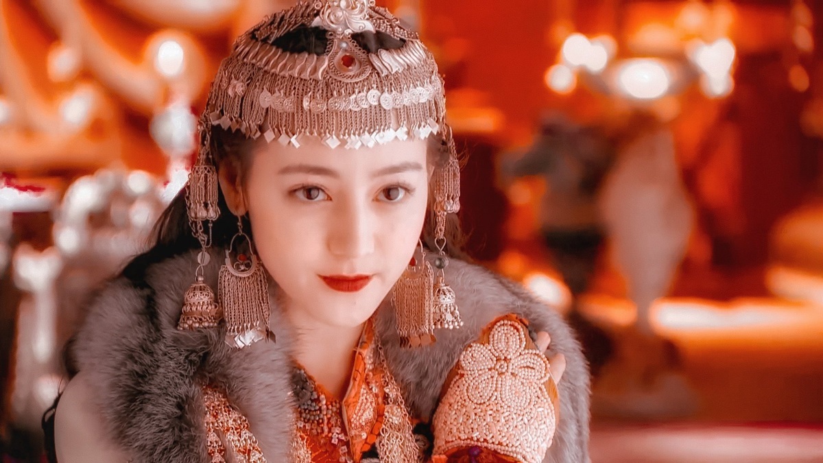 Địch Lệ Nhiệt Ba đẹp đến phong thần khi vào vai công chúa Lâu Lan trong phim 