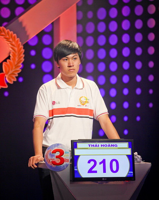 Đặng Thái Hoàng (học sinh trường THPT Hòn Gai, Quảng Ninh) là nhà vô địch Đường Lên Đỉnh Olympia năm thứ 12.