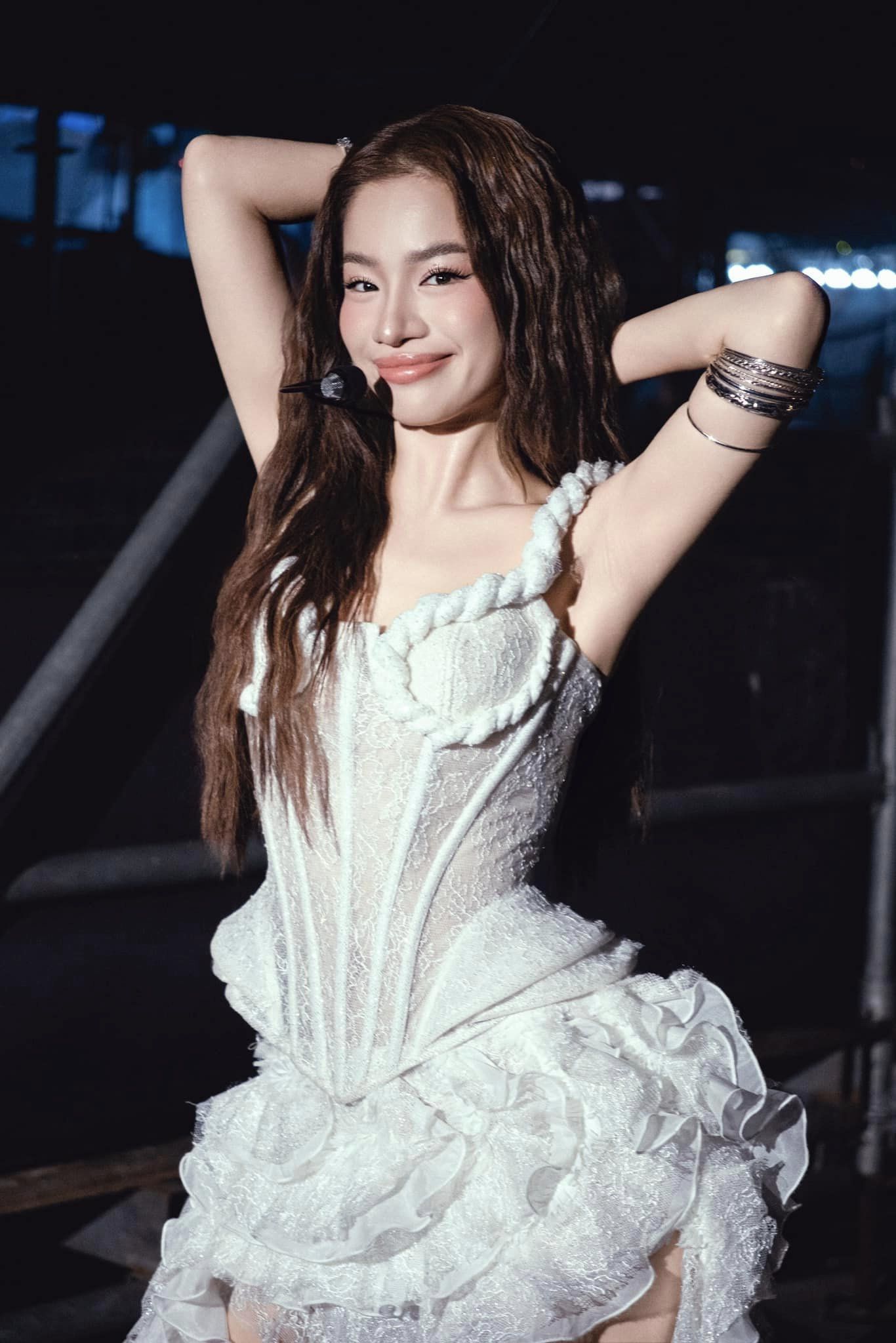 ... tố Lâm Bảo Ngọc hát không xin phép