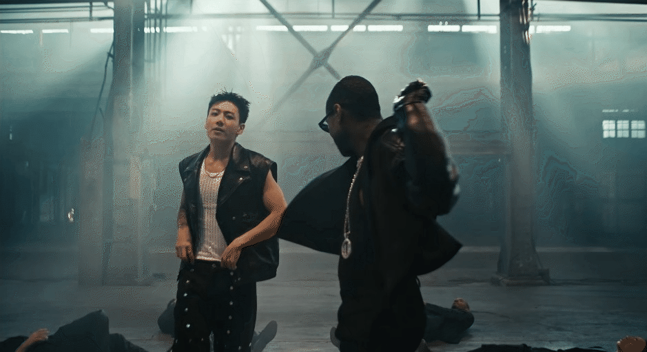 Jung Kook và Usher trong Standing Next To You