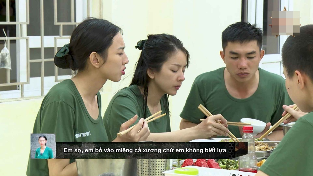 Hoa hậu Thùy Tiên gặp khó khăn trong việc ăn cá.