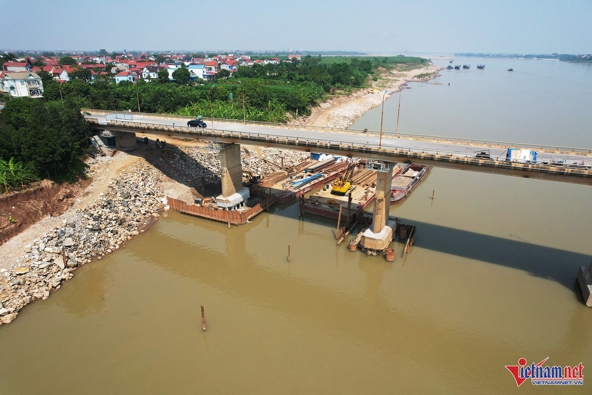 Theo thông tin từ chủ đầu tư, dự kiến khoảng cuối tháng 10 sẽ hoàn thành việc sửa chữa trụ T12, trước đó đã hoàn thành sửa chữa, gia cố trụ T11. Ảnh: Đức Hoàng