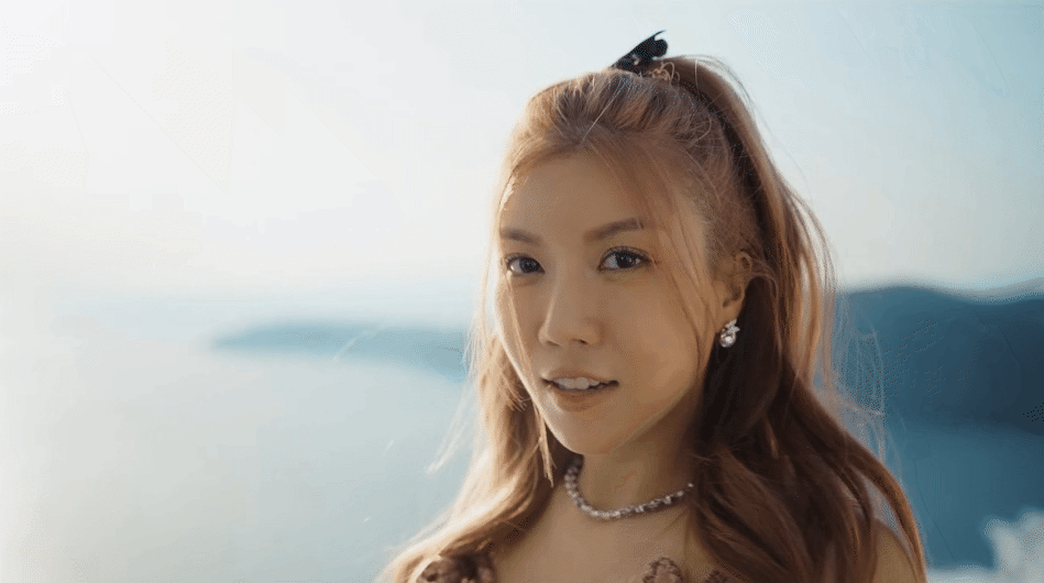 Trang Pháp và JSOL ăn ý chuẩn cặp đôi mới cưới