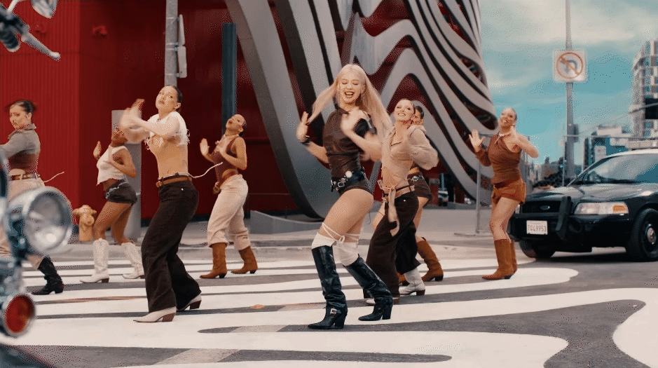 Jennie và vũ đạo cực chiến cho Mantra