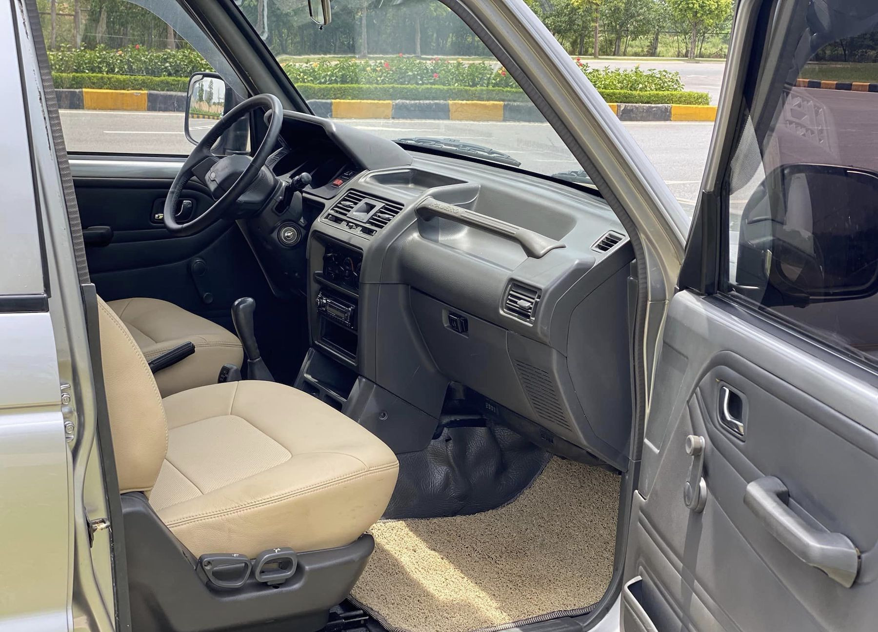 Mitsubishi Pajero V31 đời 2002. Ảnh minh họa: Cường ô tô