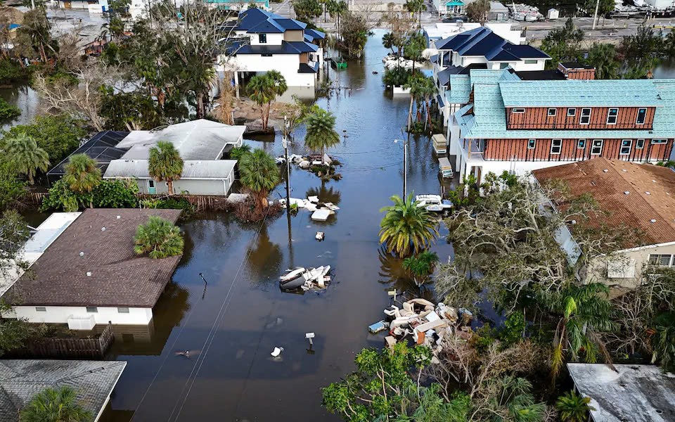 Nước lũ nhấn chìm một khu phố ở Punta Gorda vào thứ năm. (Ảnh: Getty)