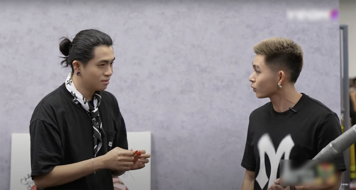 Các Anh tài lần lượt để lại kỷ vật cho các Anh tài mùa 2 trước khi rời ký túc xá