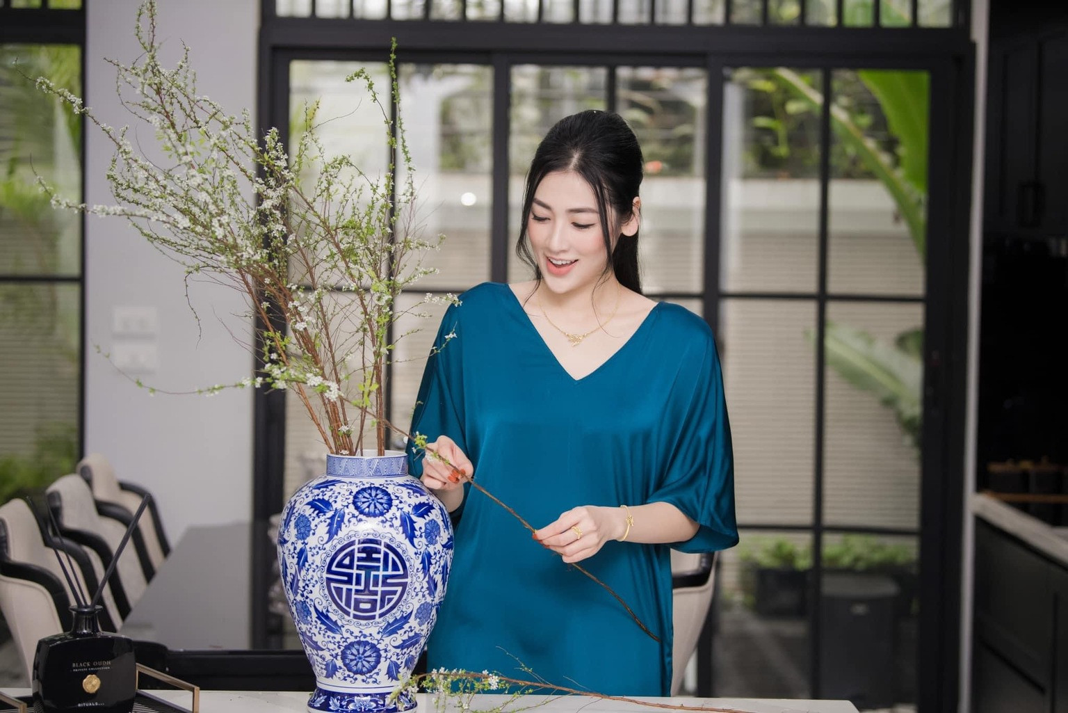  Cơ ngơi của á hậu Tú Anh và chồng thiếu gia được thiết kế theo phong cách hiện đại nhưng vẫn phảng phất nét cổ điển.