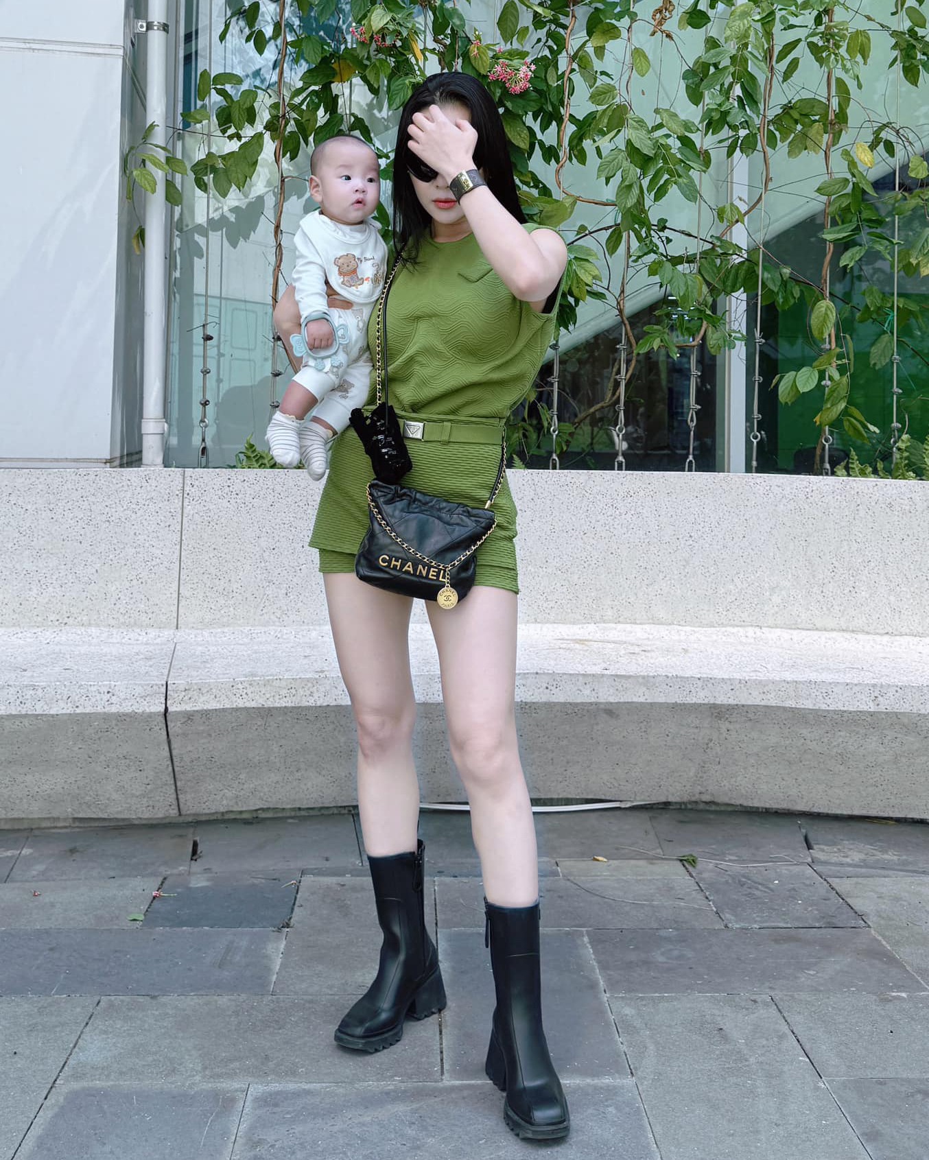 Phương Oanh khoe khéo vóc dáng cực nuột sau sinh con chỉ vài tháng