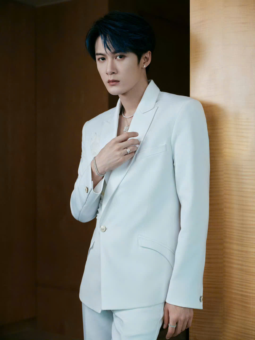 Đàn Kiện Thứ hứng chỉ trích vì thiếu trách nhiệm, để nhân viên thân cận tự tung tự tác làm càn