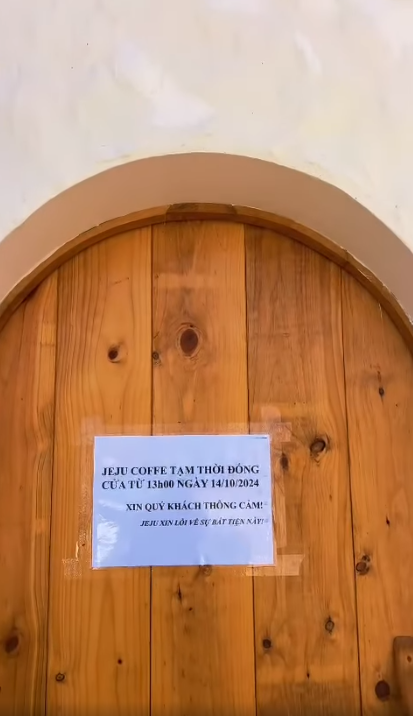 Quán thông báo đóng cửa một ngày để dọn dẹp bãi biển