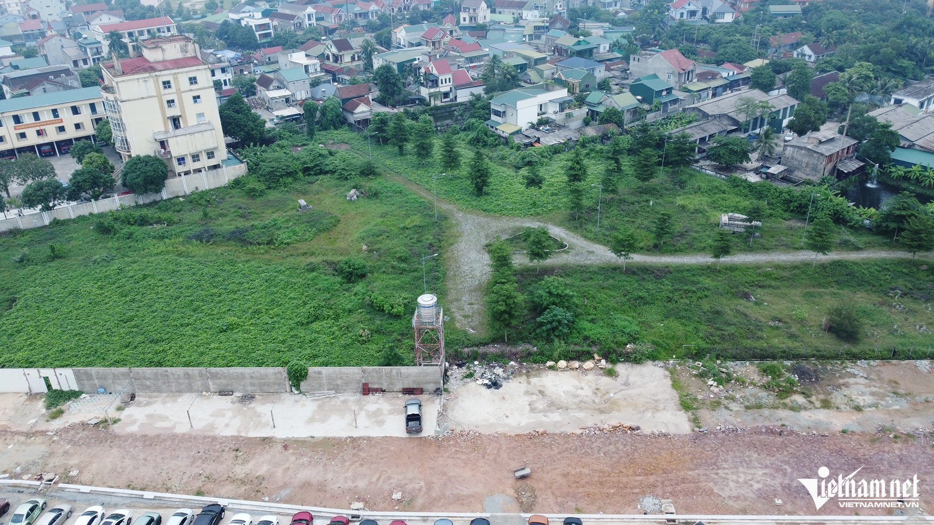 Khu đất đắc địa rộng gần 3ha, trước đó, tỉnh Hà Tĩnh cho Công ty Việt Trung thuê để xây dựng Nhà máy bia Toàn cầu. Ảnh: Thiện Lương