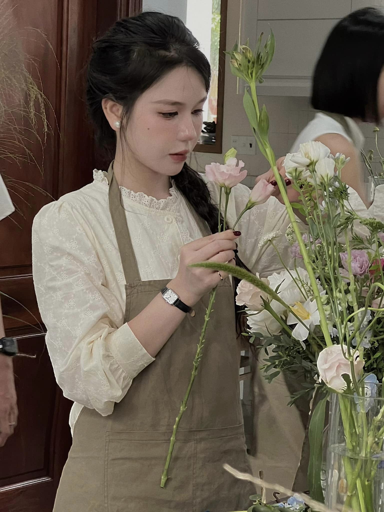 Ỉn Cheng sở hữu vẻ ngoài trẻ trung, xinh đẹp.