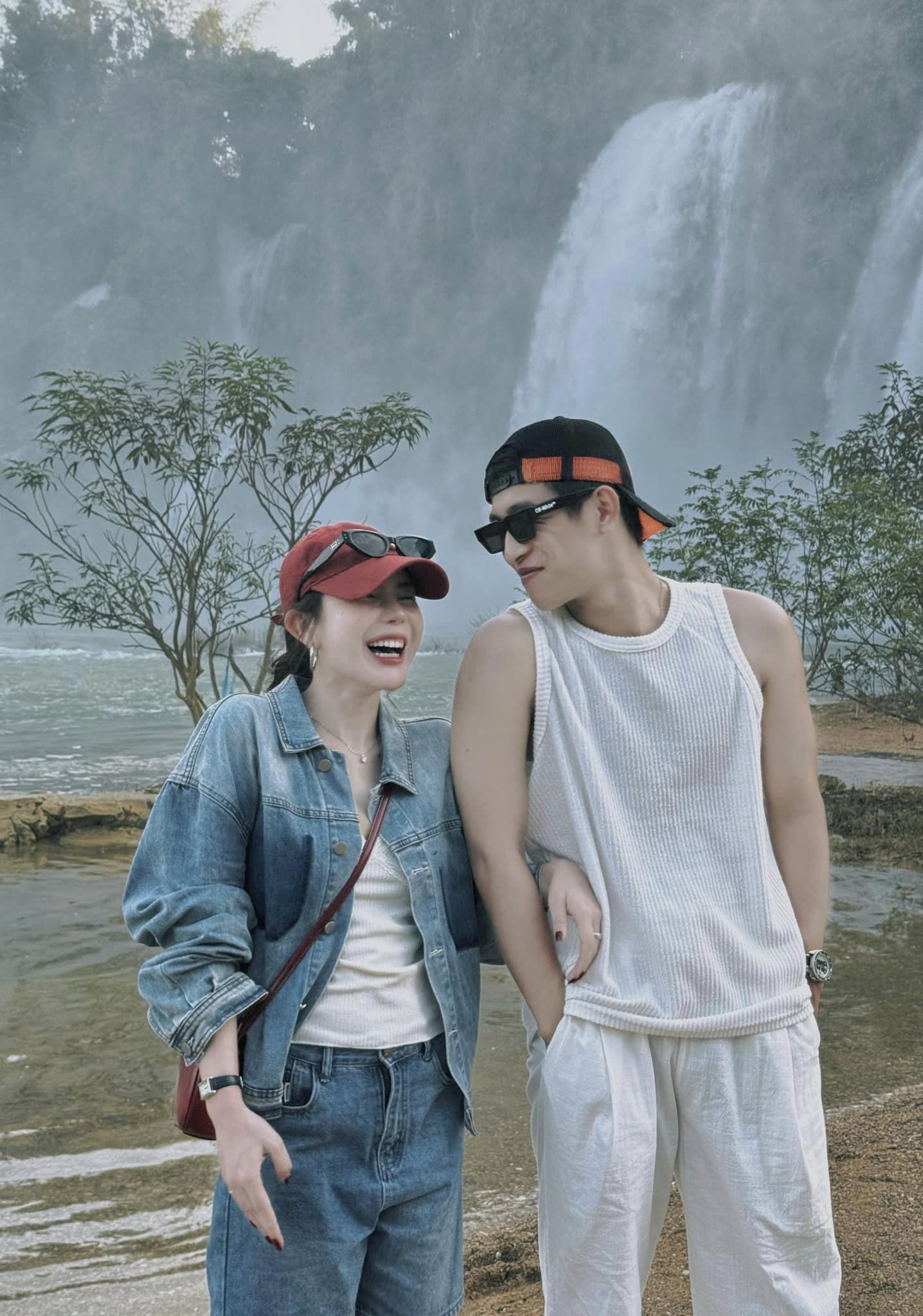 Cả hai được khen ngợi đẹp đôi.