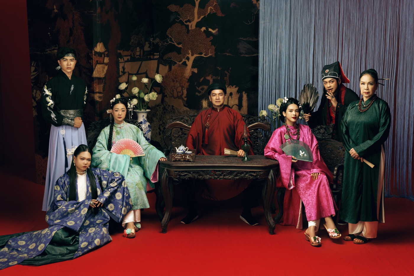 Quỳnh Lương và dàn cast chính phim Chuyển Mệnh