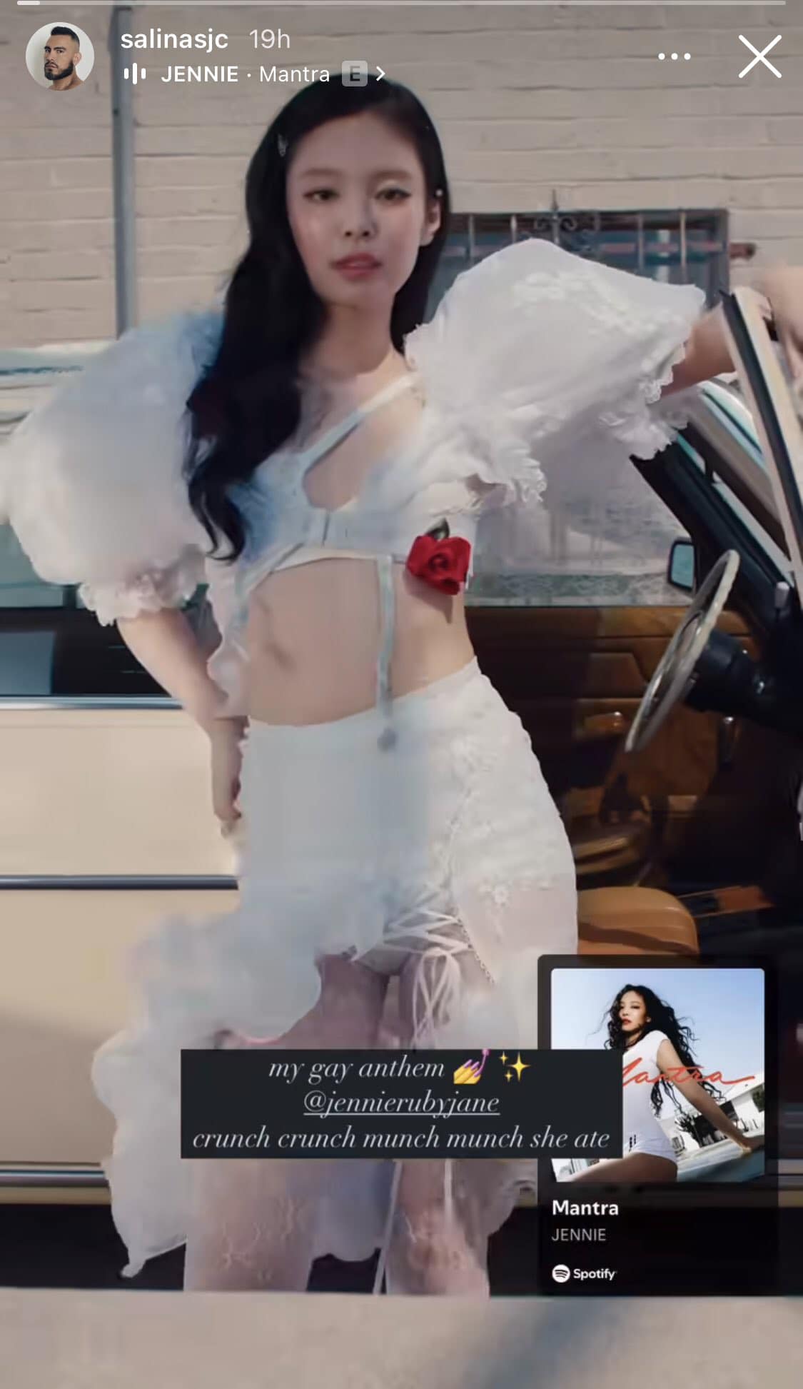 Mantra còn khiến Julio Salinas, Giám đốc tiếp thị toàn cầu của Republic Records phấn khích