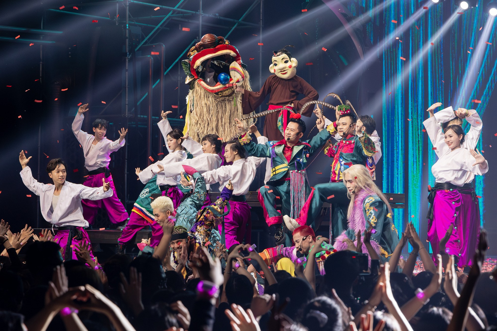 Nhà Thiếu Nhi và Nhà Tinh Hoa mang đến nhiều tiết mục đặc sắc, dàn dựng hoành tráng trong chung kết 1 Anh Trai Chông Gai