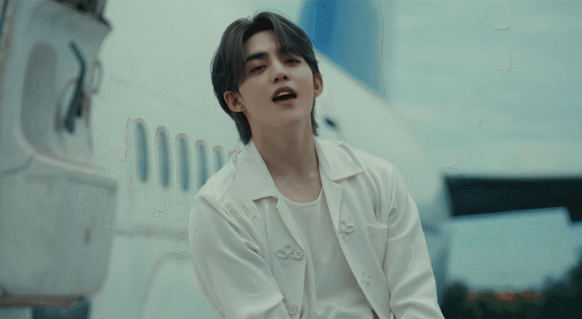 Bối cảnh nhìn qua có vẻ đơn giản