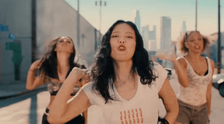 Jennie quyết “đốt tiền