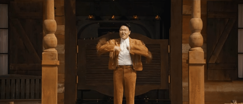 Sự xuất hiện của ông hoàng lễ hội PSY khiến dân tình 