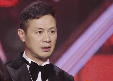 Nam MC hoang mang, ngỡ ngàng khi bị 