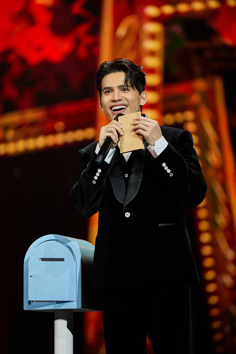 Quốc Thiên làm concert kỷ niệm 20 năm ca hát.