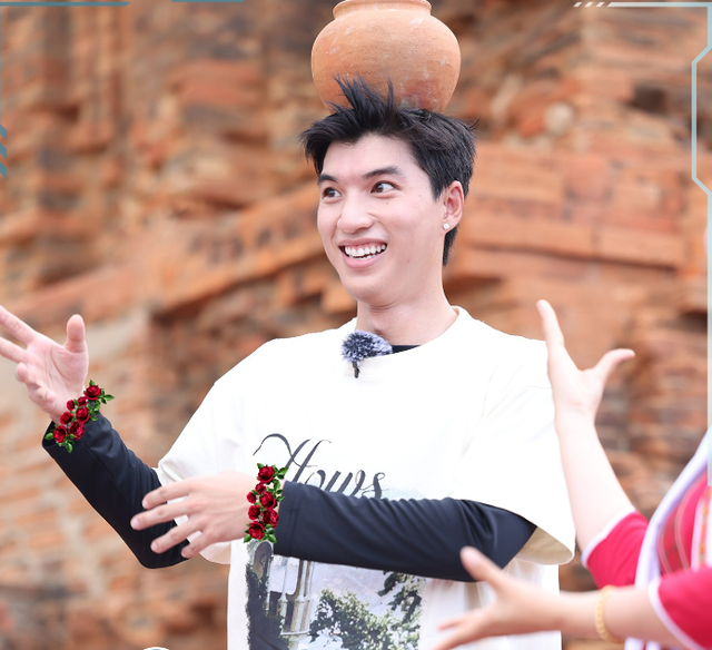 HIEUTHUHAI được yêu mến sau khi tham gia chương trình 2 Ngày 1 Đêm