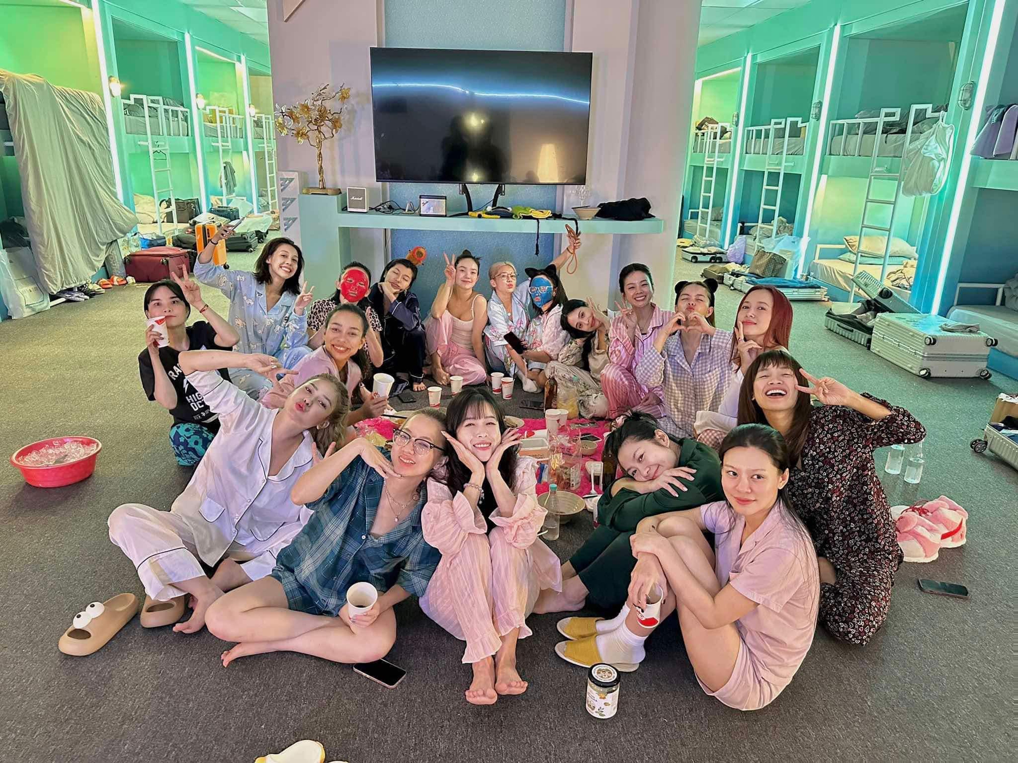 Các chị đẹp vẫn đang cố gắng hết sức để mang tới một hình ảnh tích cực cho chương trình