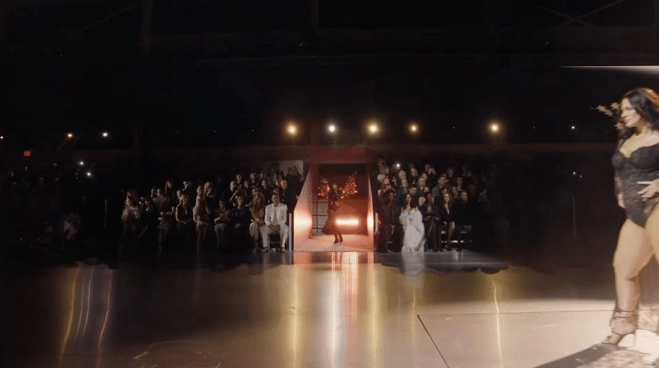 Dường như sự xuất hiện của Lisa không khiến dàn khách mời phấn khích