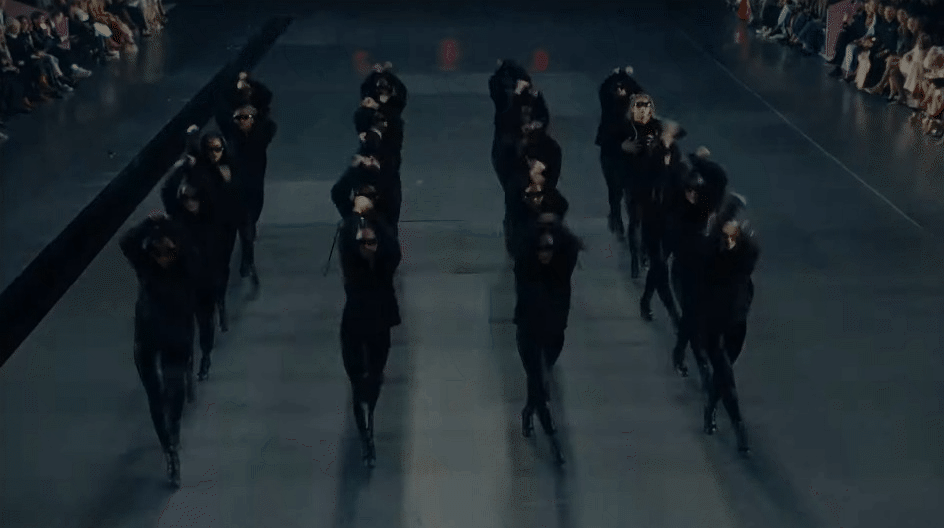 Khách mời hàng ghế đầu hào hứng stage của nghệ sĩ guitar Orianthi