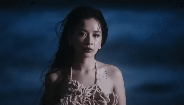 Hình ảnh Chi Pu trong MV Modern Medusa