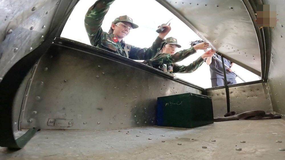 Trong khi đó, Phương Anh Đào gây ấn tượng khi cố gắng vượt qua nỗi sợ rắn để lấy vật phẩm.