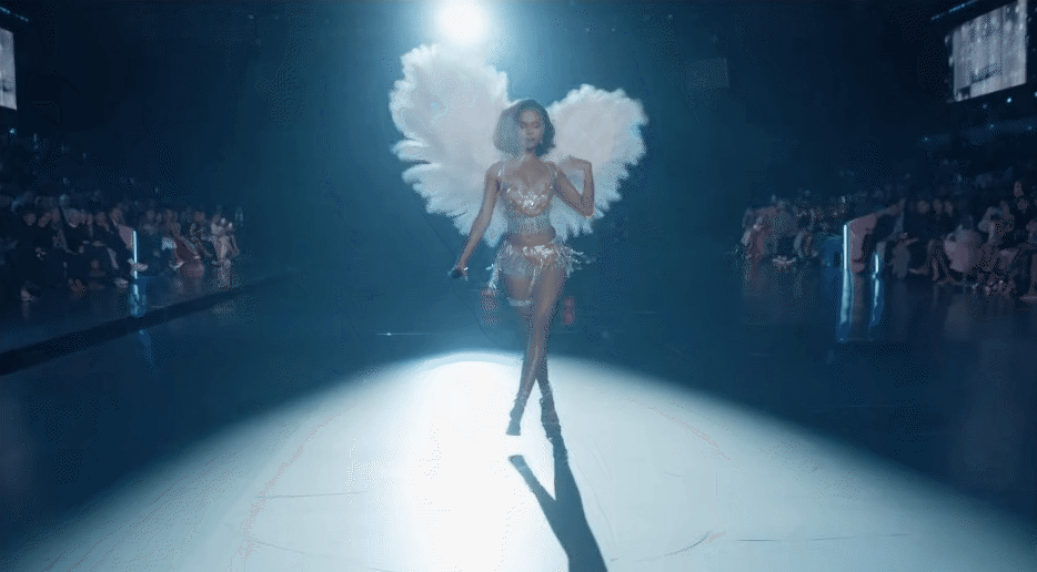 Tyla catwalk với thần thái và dáng vóc như thiên thần đẳng cấp