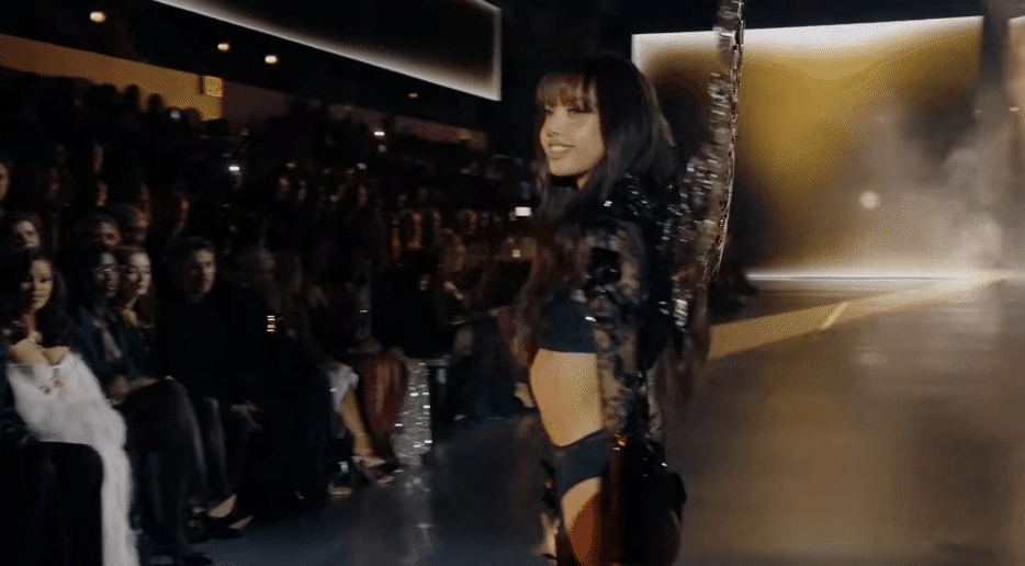 3s hoá thiên thần gây sốt của Lisa