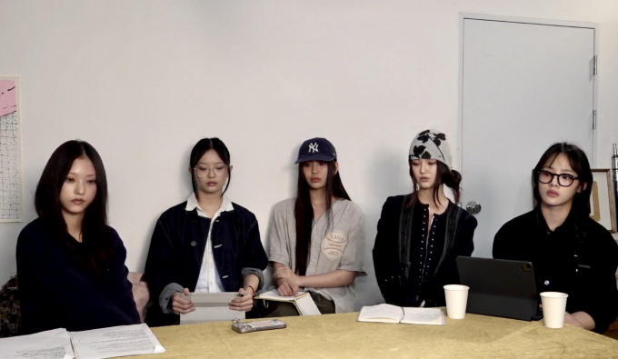 NewJeans trong phiên livestream “chấn động” tố cáo bị bắt nạt trong công ty