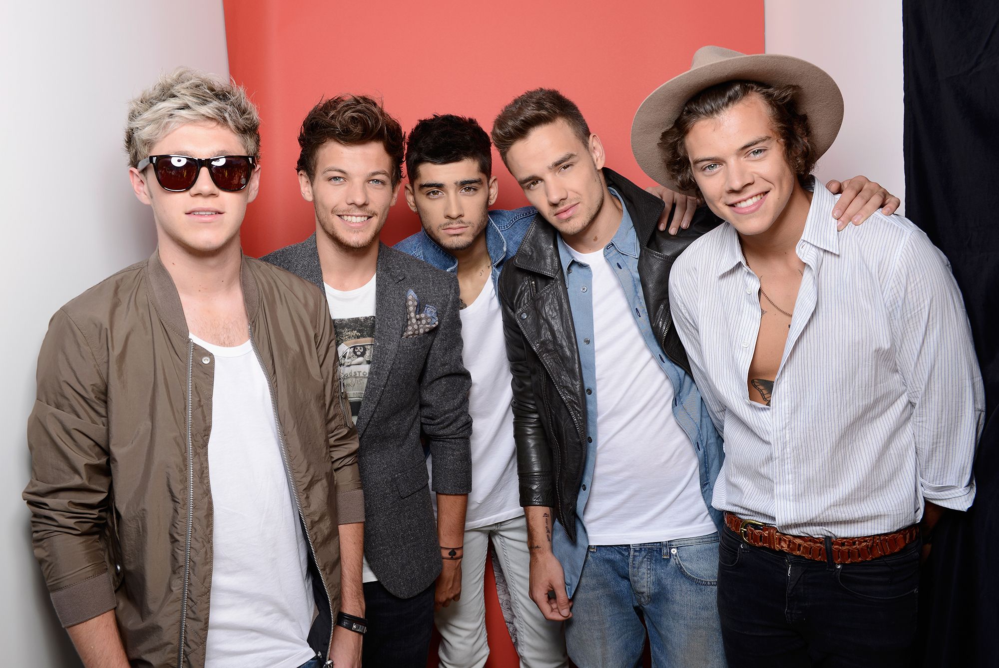 Cơ duyên đến từ The X Factor, 5 mẩu gồm Harry Styles, Liam Payne, Louis Tomlinson, Niall Horan và Zayn Malik được ông bầu Simon Cowell tập hợp, lập nên One Direction