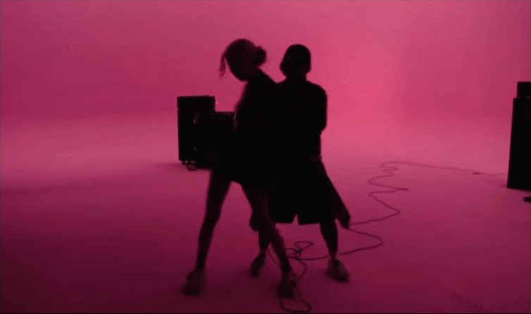 Cú kết khiến khán giả cười ngất của hai nghệ sĩ