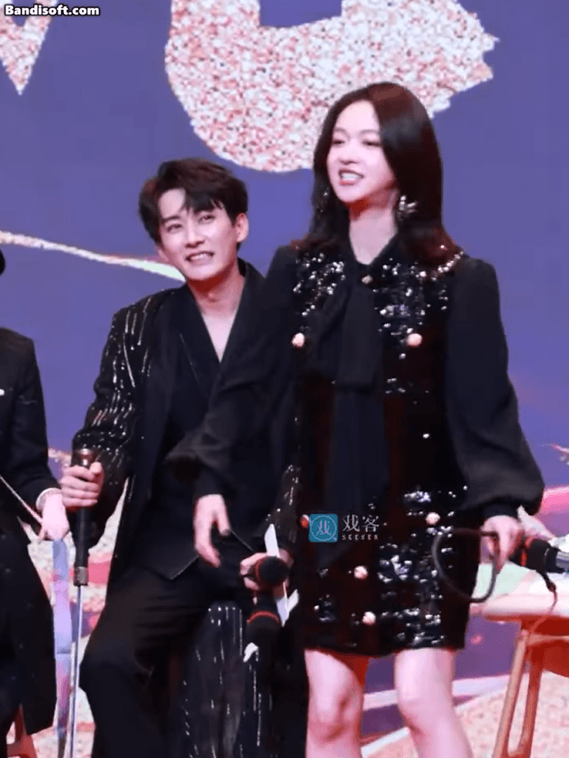 Với việc tăng cân khi mang bầu, Ngô Cẩn Ngôn được khen đẹp lên trông thấy.