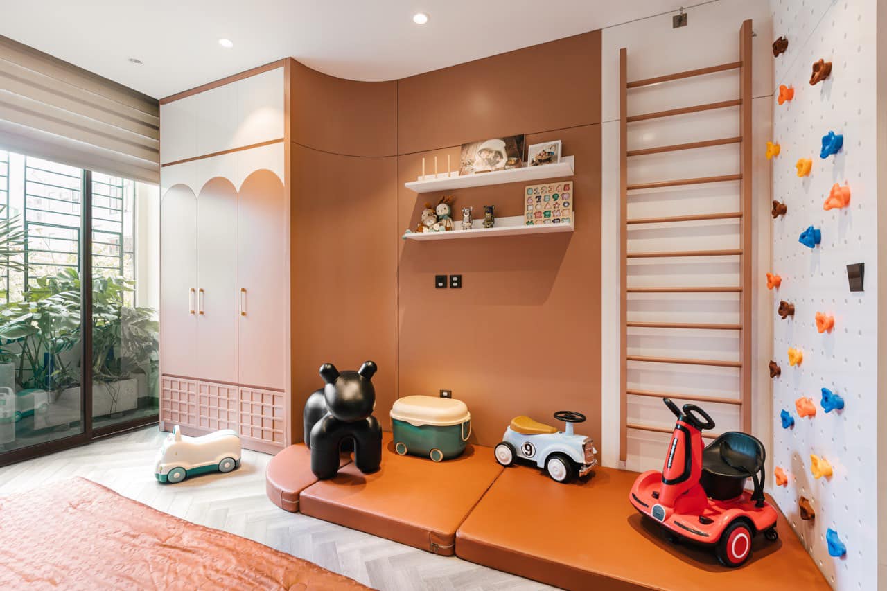 Và lý do theo Quế Vân chia sẻ là cô chịu thiệt hại nặng nề sau khi bị tố “làm màu từ thiện” trong chuyến từ thiện cùng vợ chồng Ưng Hoàng Phúc – Kim Cương đợt bão Yagi vừa qua.