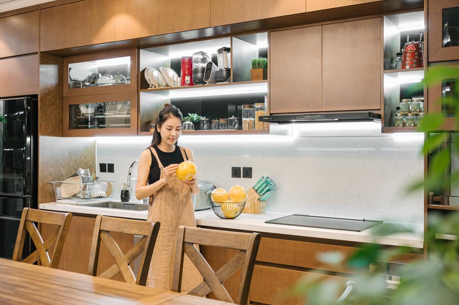 Trong livestream, Quế Vân đã khóc rất nhiều vì cảm thấy oan ức khi cả nước “quay lưng”. Vì ồn ào này mà cô bị mất hợp đồng hợp tác với một công ty truyền thông giải trí ở nước ngoài.