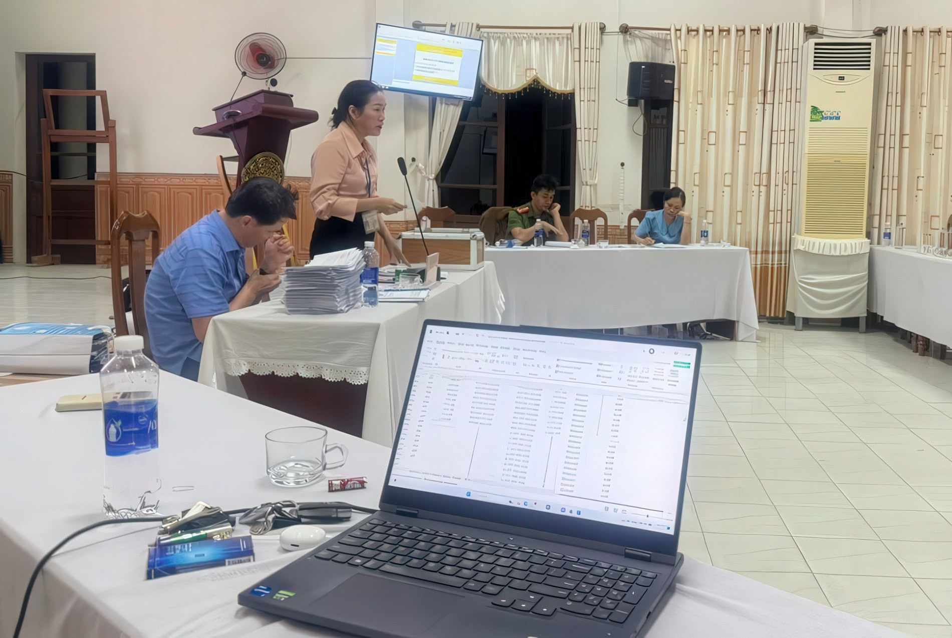 Phiên đấu giá mỏ cát ở xã Điện Thọ kéo dài 20h đồng hồ. Ảnh: CTV