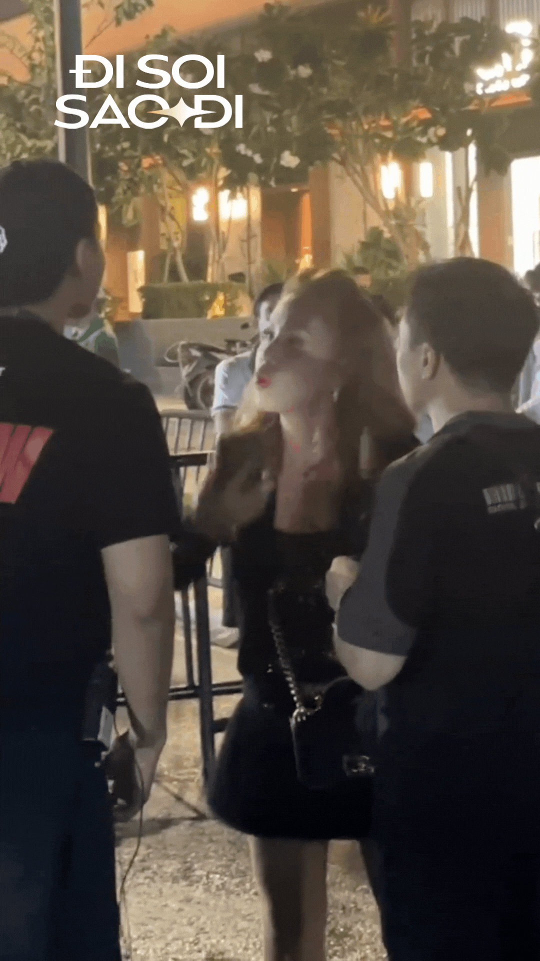 Thái độ của Minh Tuyết khá căng thẳng sau khi ra khỏi concert