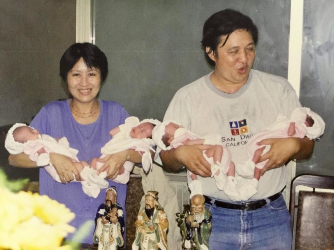 Vợ chồng ông Tấn - bà Linh trong lễ đầy tháng con vào tháng 11/2001. Ảnh: NVCC.