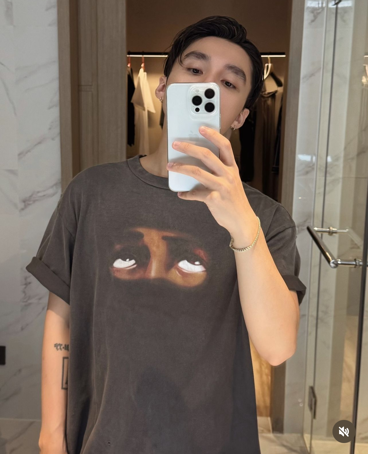 Sơn Tùng từng sang Thái Lan để thực hiện vài phân cảnh trong MV Đừng Làm Trái Tim Anh Đau.