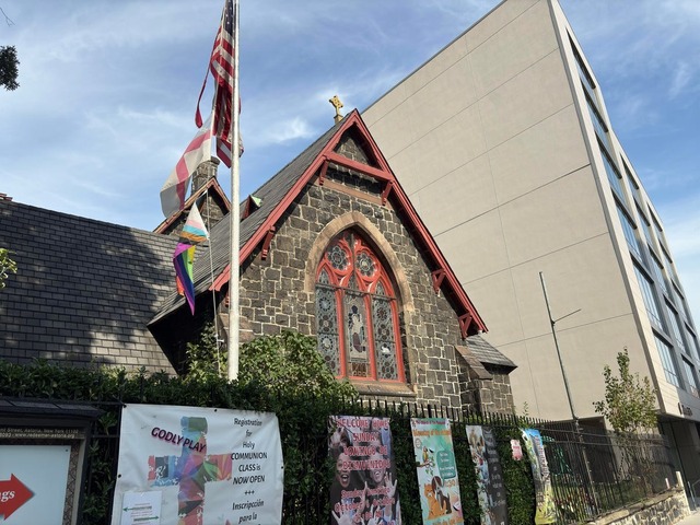 Trong bức ảnh này, iPhone 16 chụp được nhiều chi tiết hơn iPhone 12.