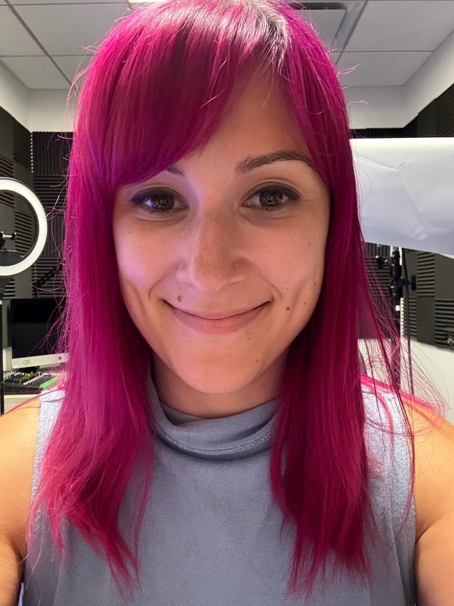 Ảnh selfie của iPhone 16 tốt hơn một chút so với phiên bản iPhone 12. Ảnh sắc nét hơn và xử lý ánh sáng tốt hơn.